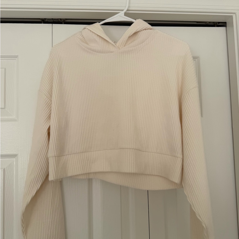 Bundle: Alo cropped sweater hoodie + 2 Abercrombie hats